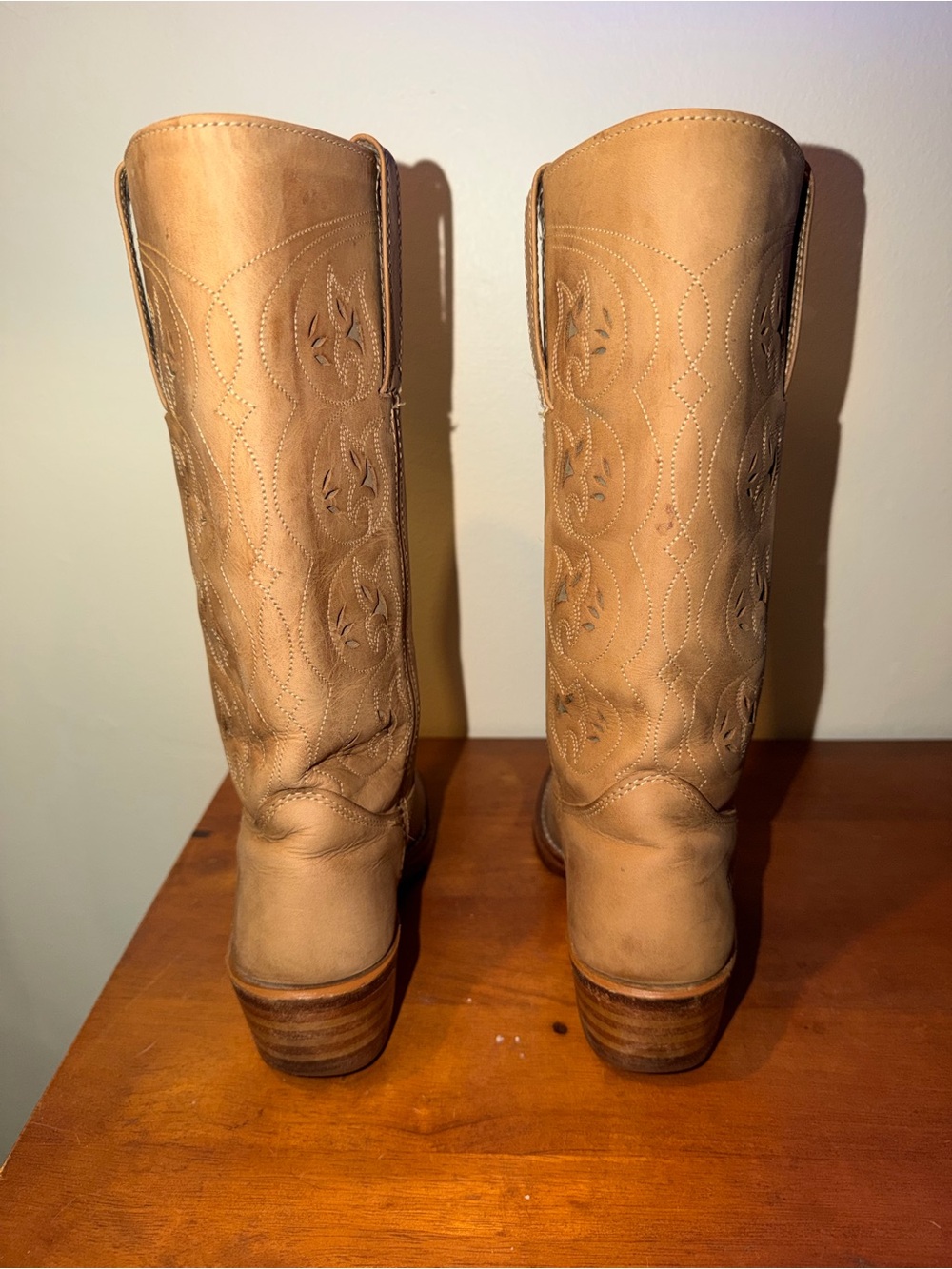 Vintage Frye Austin Nubuck Suede Cowgirl Boots Tooled Flower Inlay USA 6 M - Picture 4 of 8